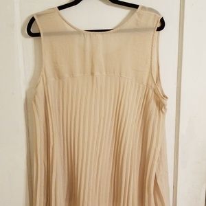 Melissa McCarthy Tops - EUC Melissa McCarthy High Low Sheer Tank Top Melissa McCarthy Tops - EUC Melissa McCarthy High Low Sheer Tank Top